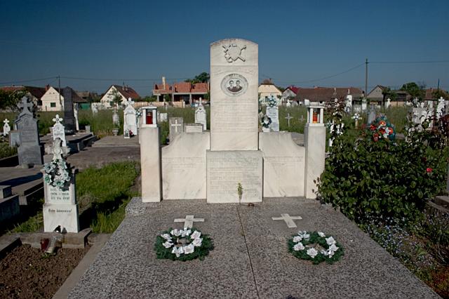 Friedhofsgraeber.jpg